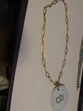 NWT BETSY PITTARD Duffie Necklace Tarnish Resistant Gold-Tone Oval Steel Chain